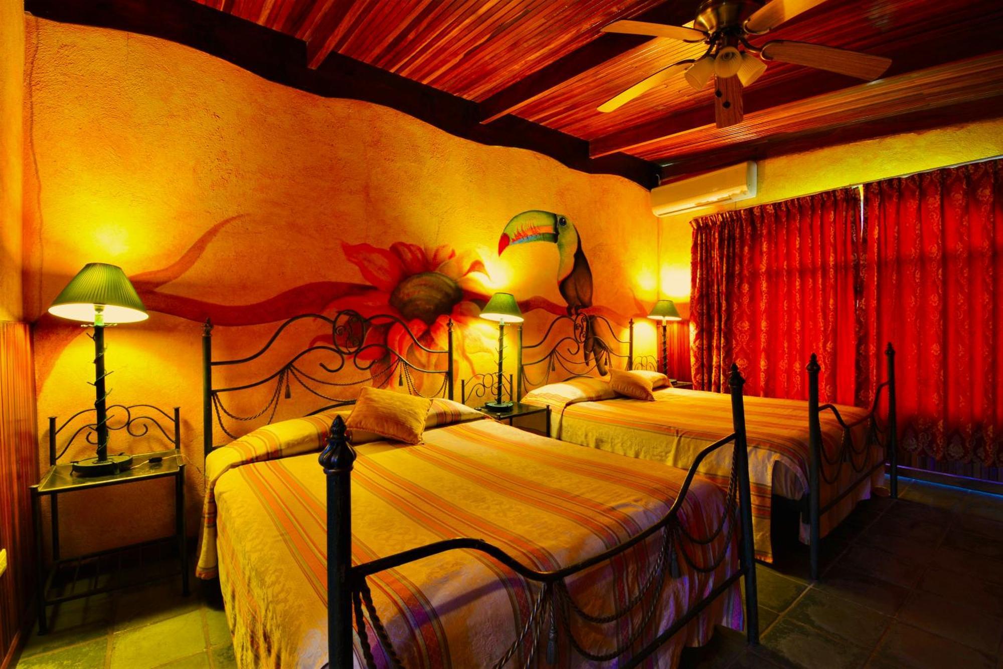 Hotel La Mansion Inn Arenal Nuevo Arenal Rum bild